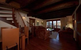 Casa única independiente con acceso a piscina